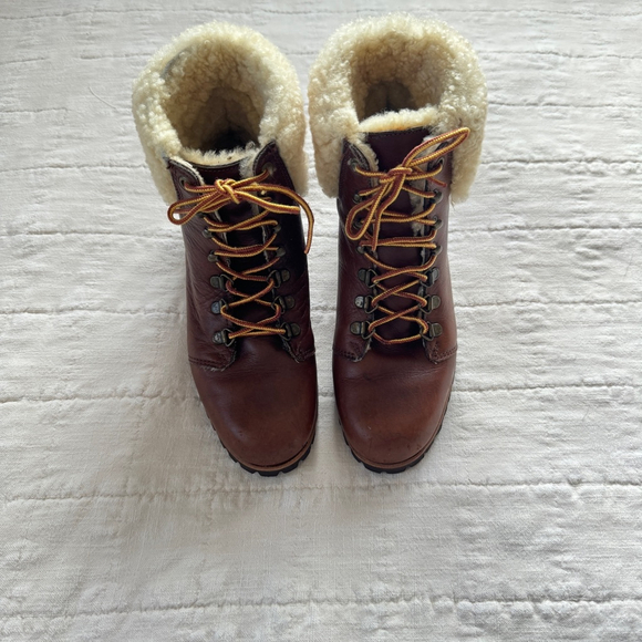 Vintage Leather Shearling Winter Boot • Size: 6 - Picture 4 of 9